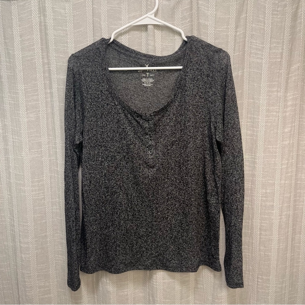 American Eagle lightweight long sleeve tee size M